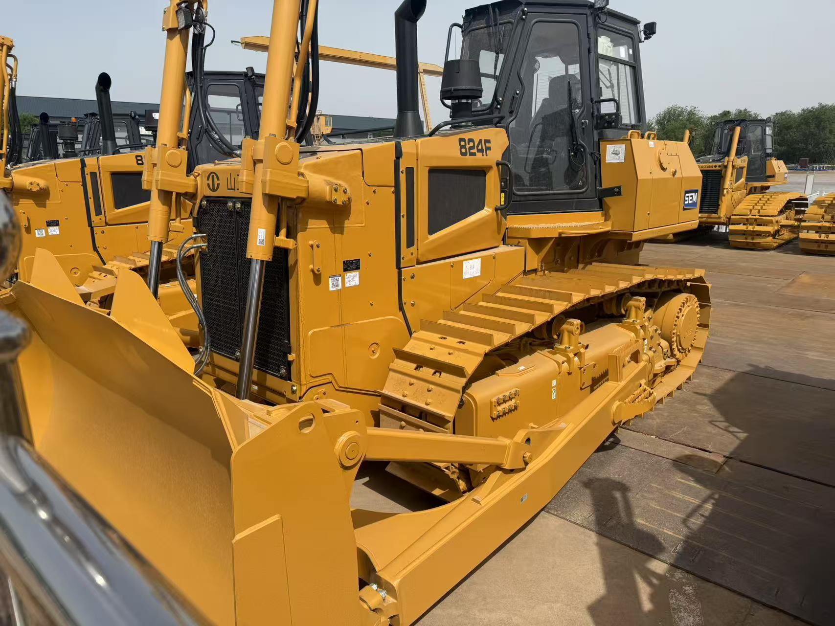 2025 New Crawler Dozer SEM 824F