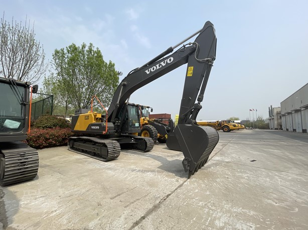 2025 New Crawler Excavator VOLVO EC220
