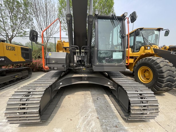 2025 New Crawler Excavator VOLVO EC220