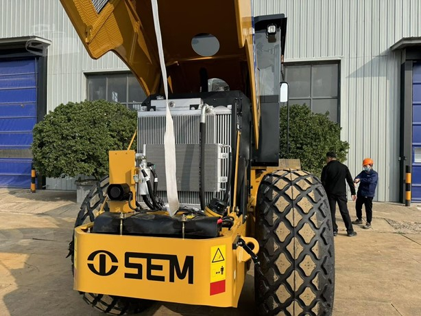 2025 New Smooth Drum Compactor SEM 510