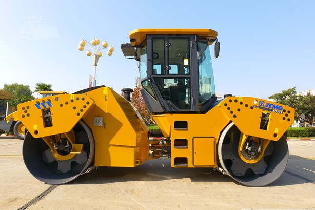 2025 Compactor XCMG XD133
