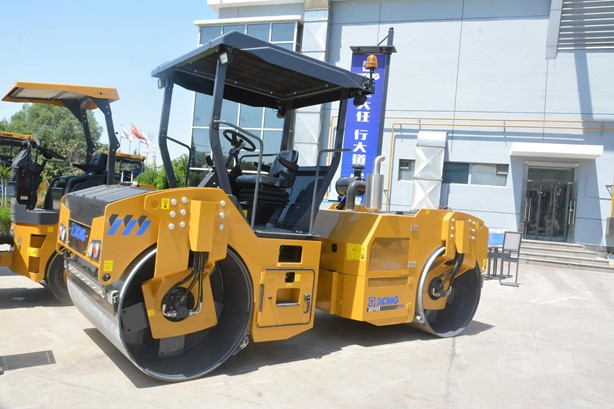 2025 New Smooth Drum Compactor XCMG XD103