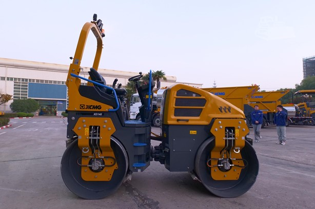 2025 New Smooth Drum Compactor XCMG XD140