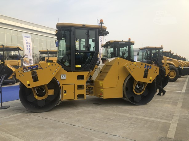 2025 New Smooth Drum Compactor XCMG XD143