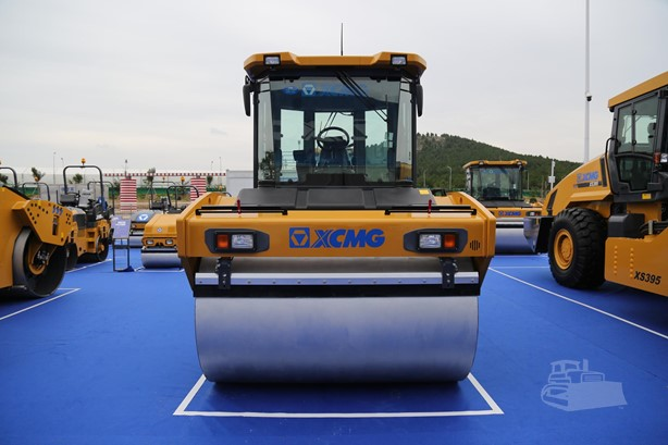 2025 New Smooth Drum Compactor XCMG XD143