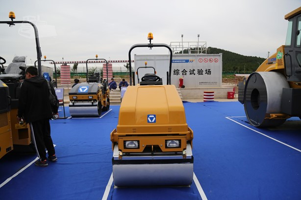 2025 New Smooth Drum Compactor XCMG XMR203
