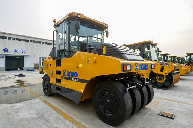 2025 New Pneumatic Compactor XCMG XP163