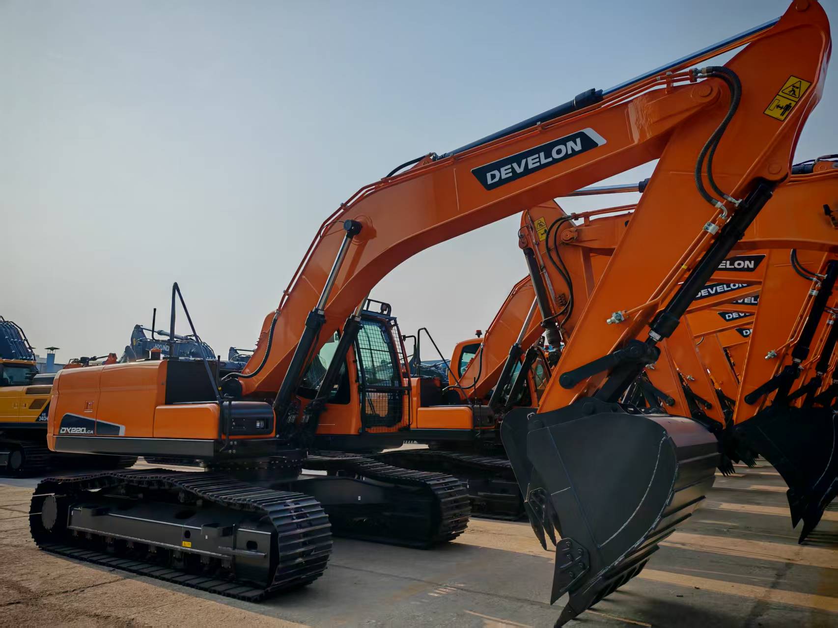 2025 New Crawler Excavator DEVELON DX220LCA