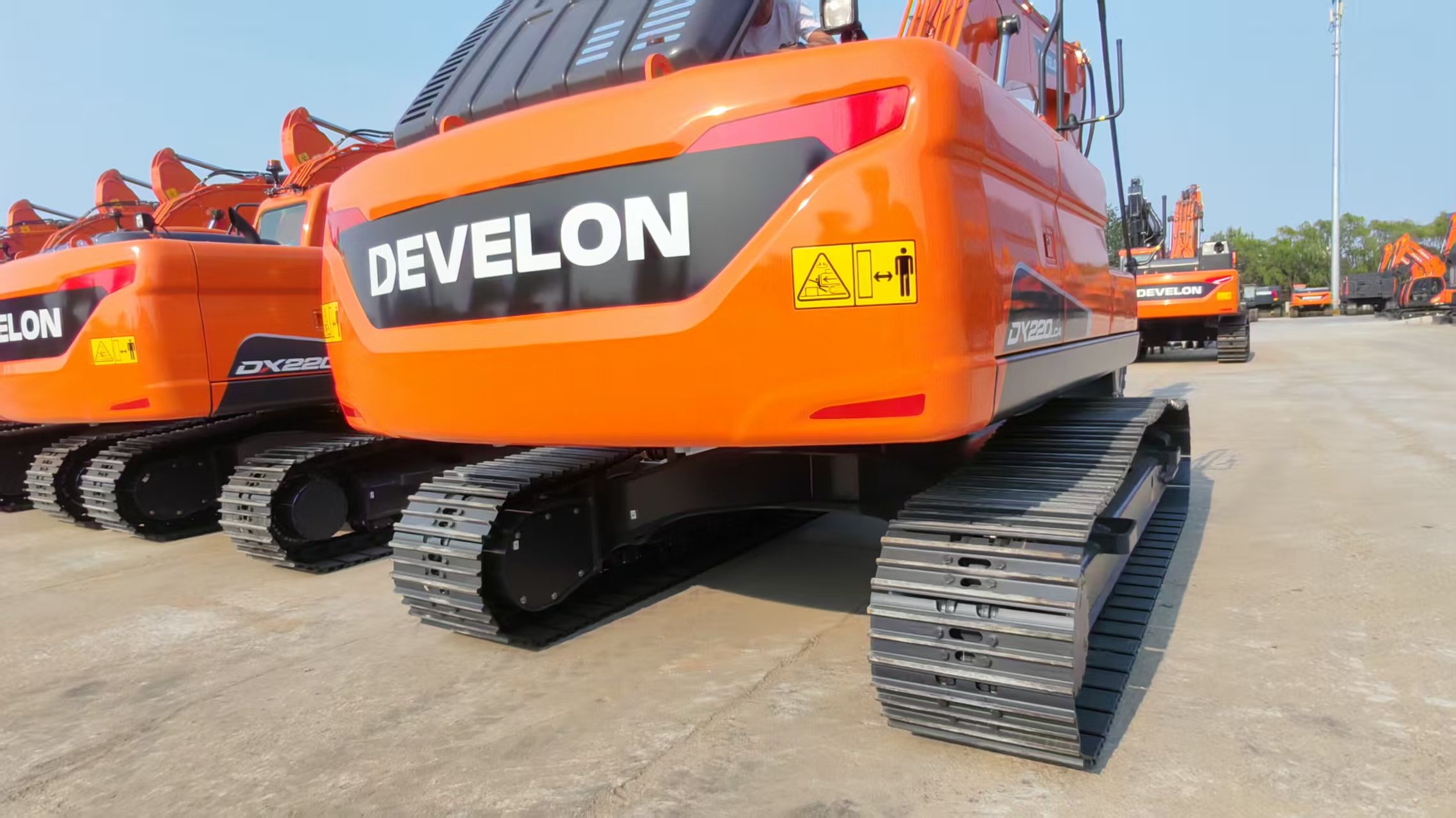 2025 New Crawler Excavator DEVELON DX220LCA