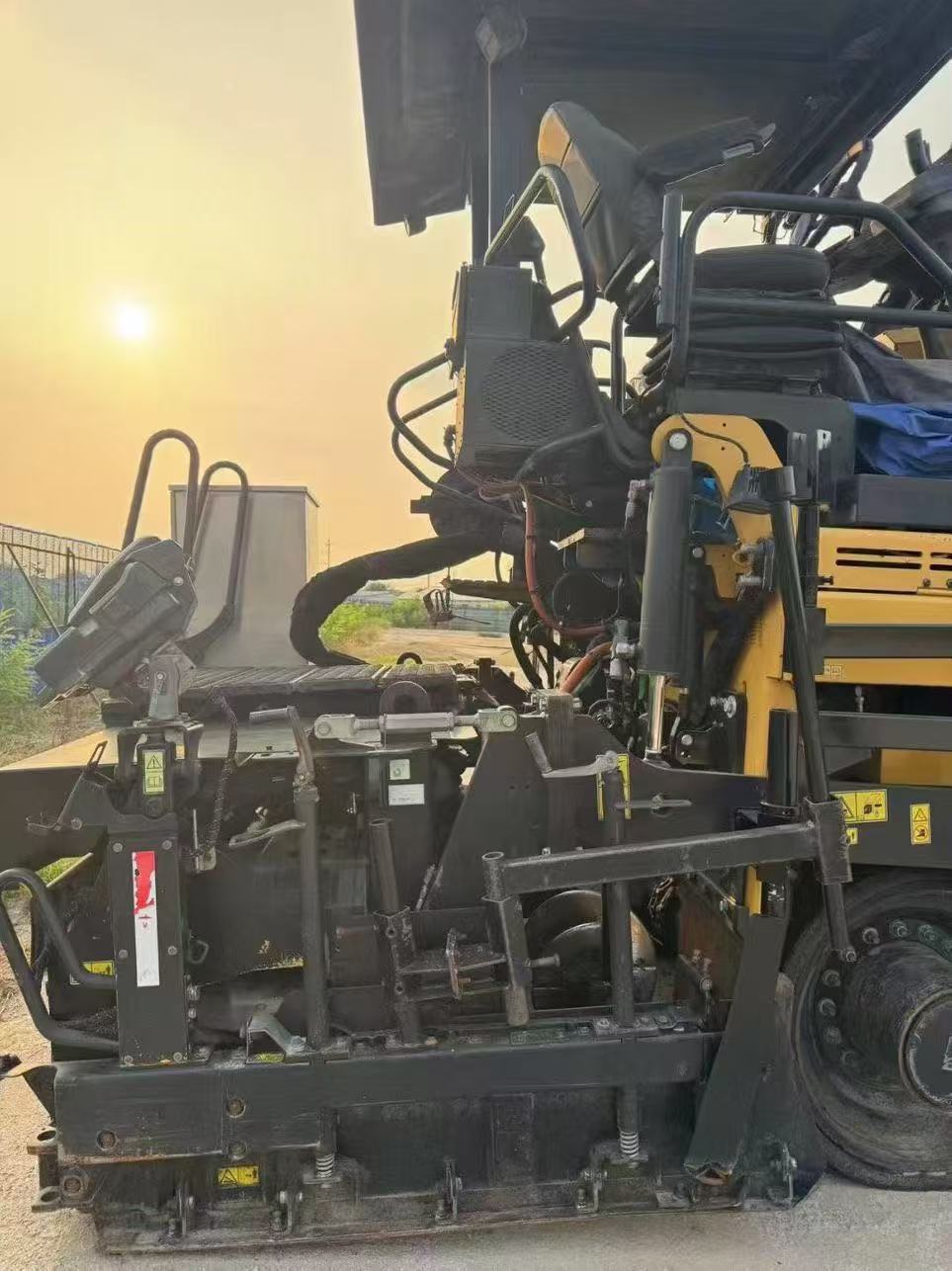 2016 10000H Asphalt Paver CATERPILLAR AP655F