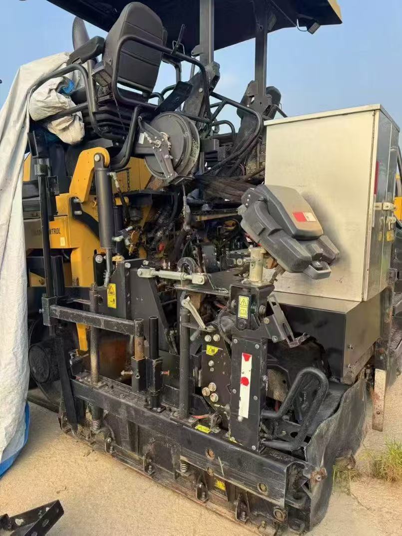 2016 10000H Asphalt Paver CATERPILLAR AP655F