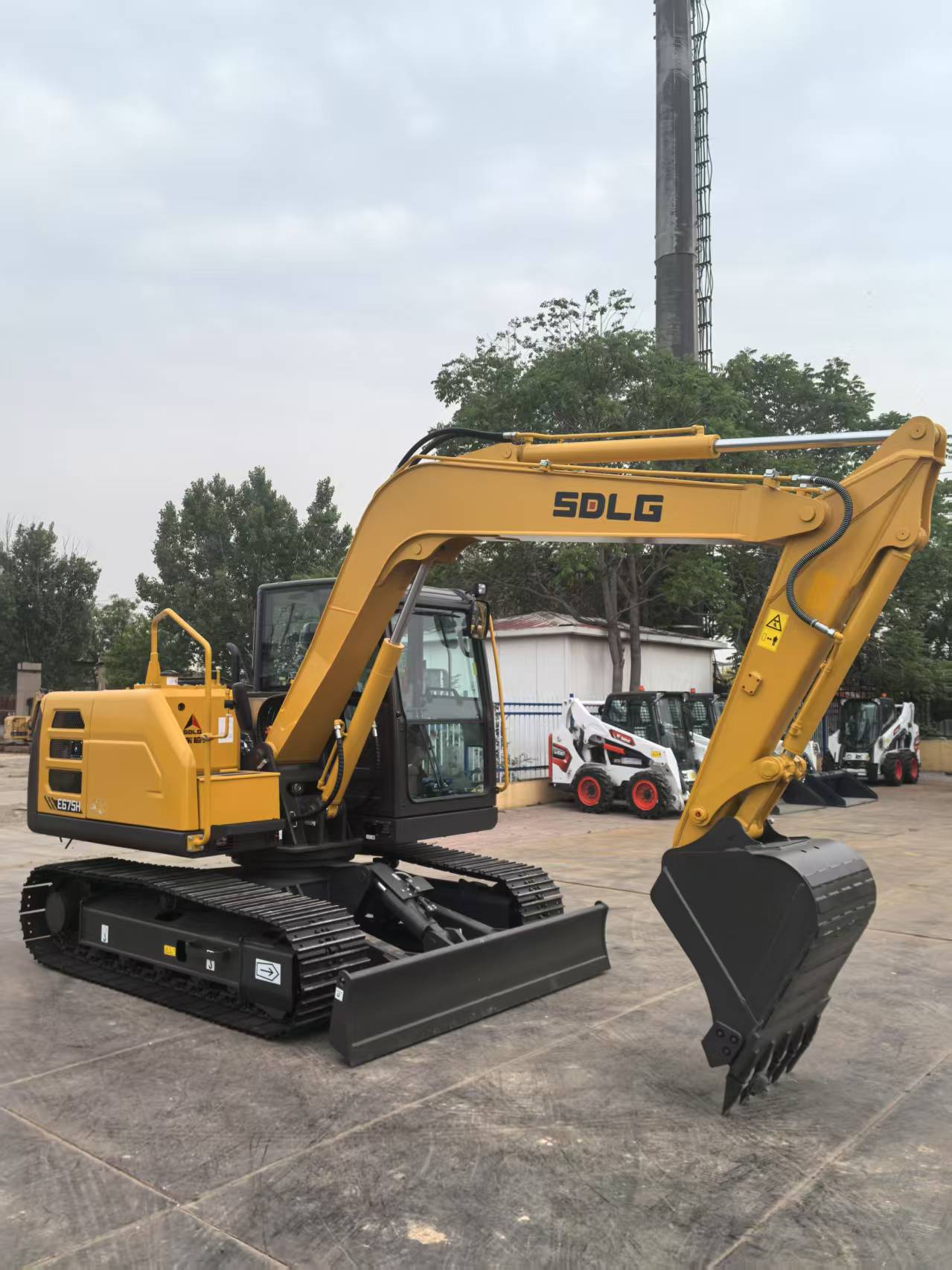 2025 New Crawler Excavator SDLG E675H