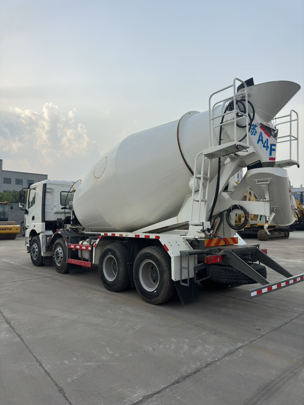 2024 New Concrete Mixer Truck XCMG NXG5310GJBN5C