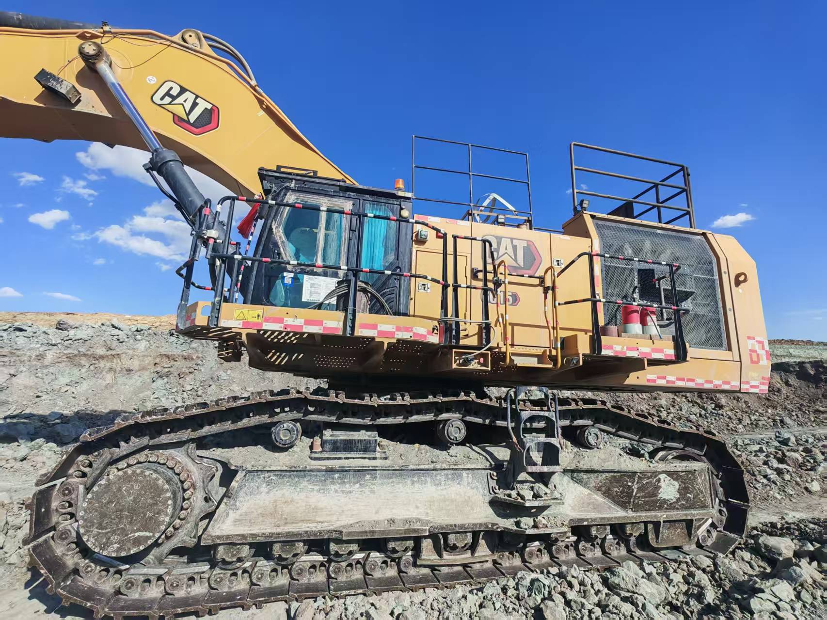 2021 19000H Crawler Excavator CATERPILLAR 6015