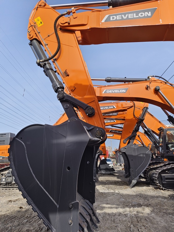 2025 New Crawler Excavator DEVELON DX560