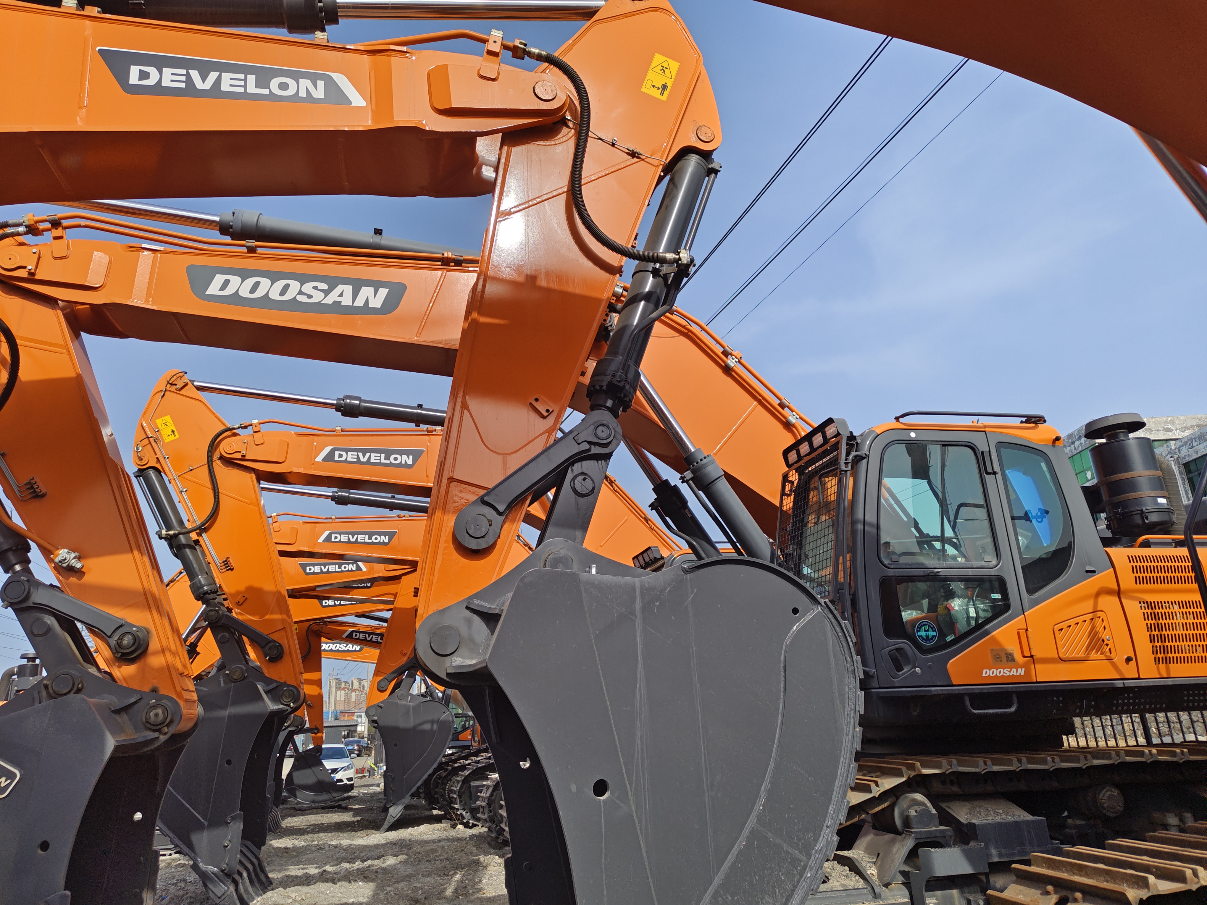 2025 New Crawler Excavator DEVELON DX560