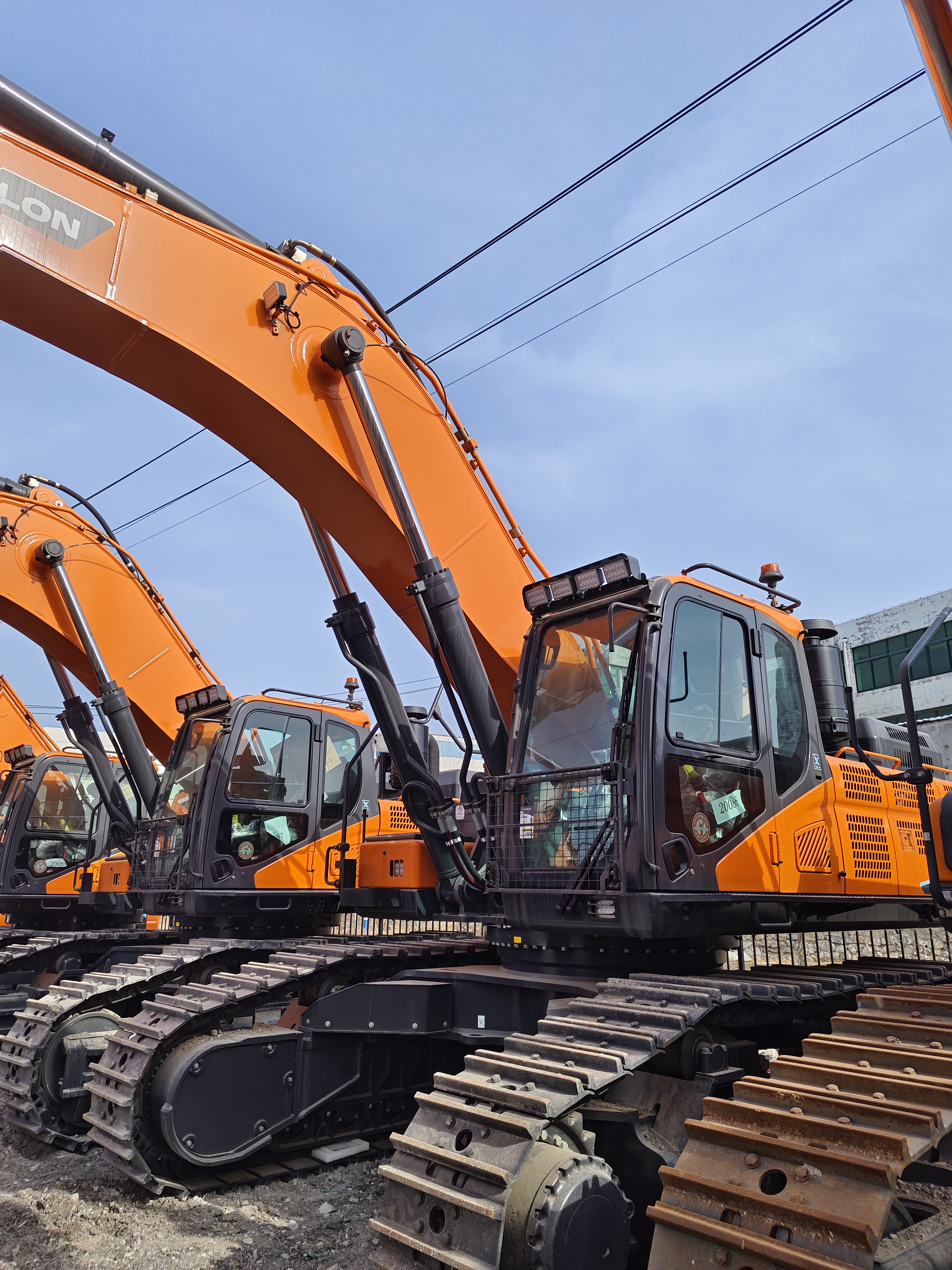 2025 New Crawler Excavator DEVELON DX560