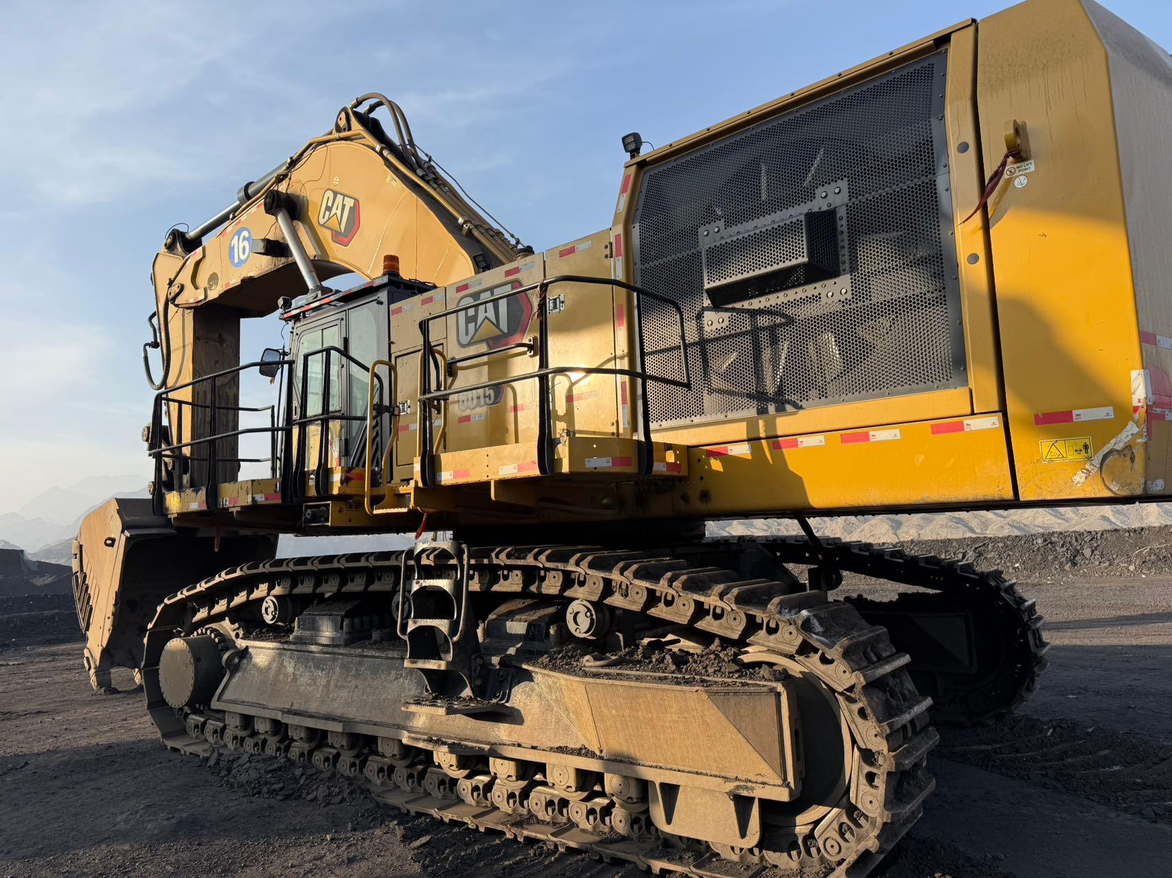 2021 Used Crawler Excavator CATERPILLAR 6015