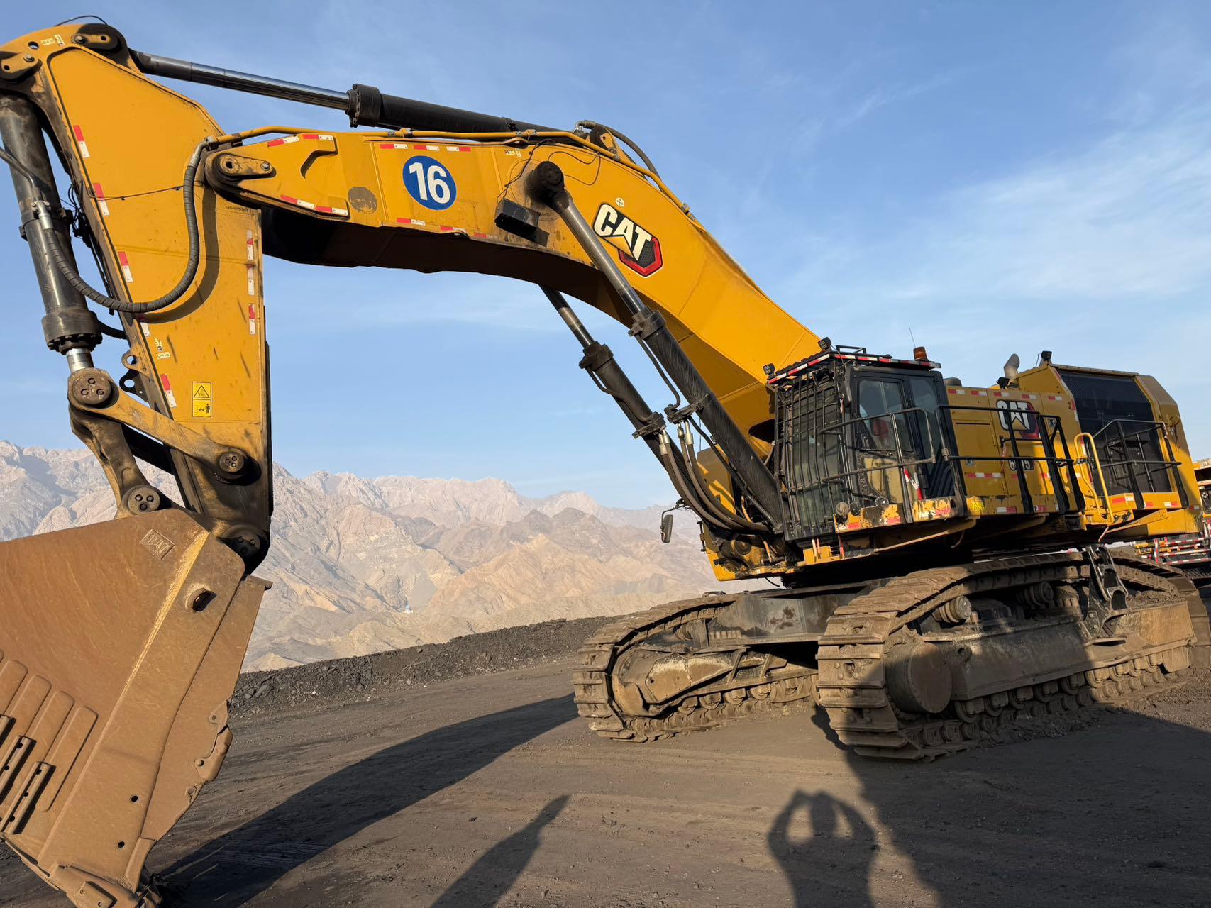 2021 Used Crawler Excavator CATERPILLAR 6015