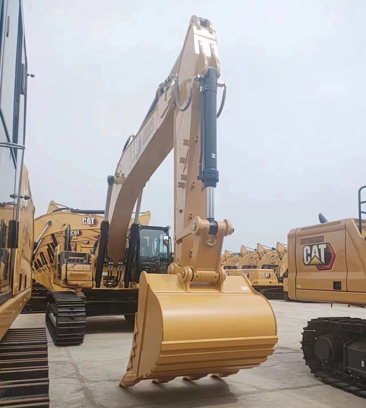 2025 Earthmoving Machinery CAT 336