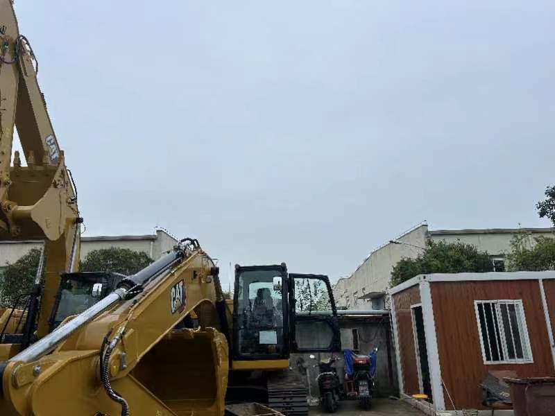 2025 Earthmoving Machinery CAT 320
