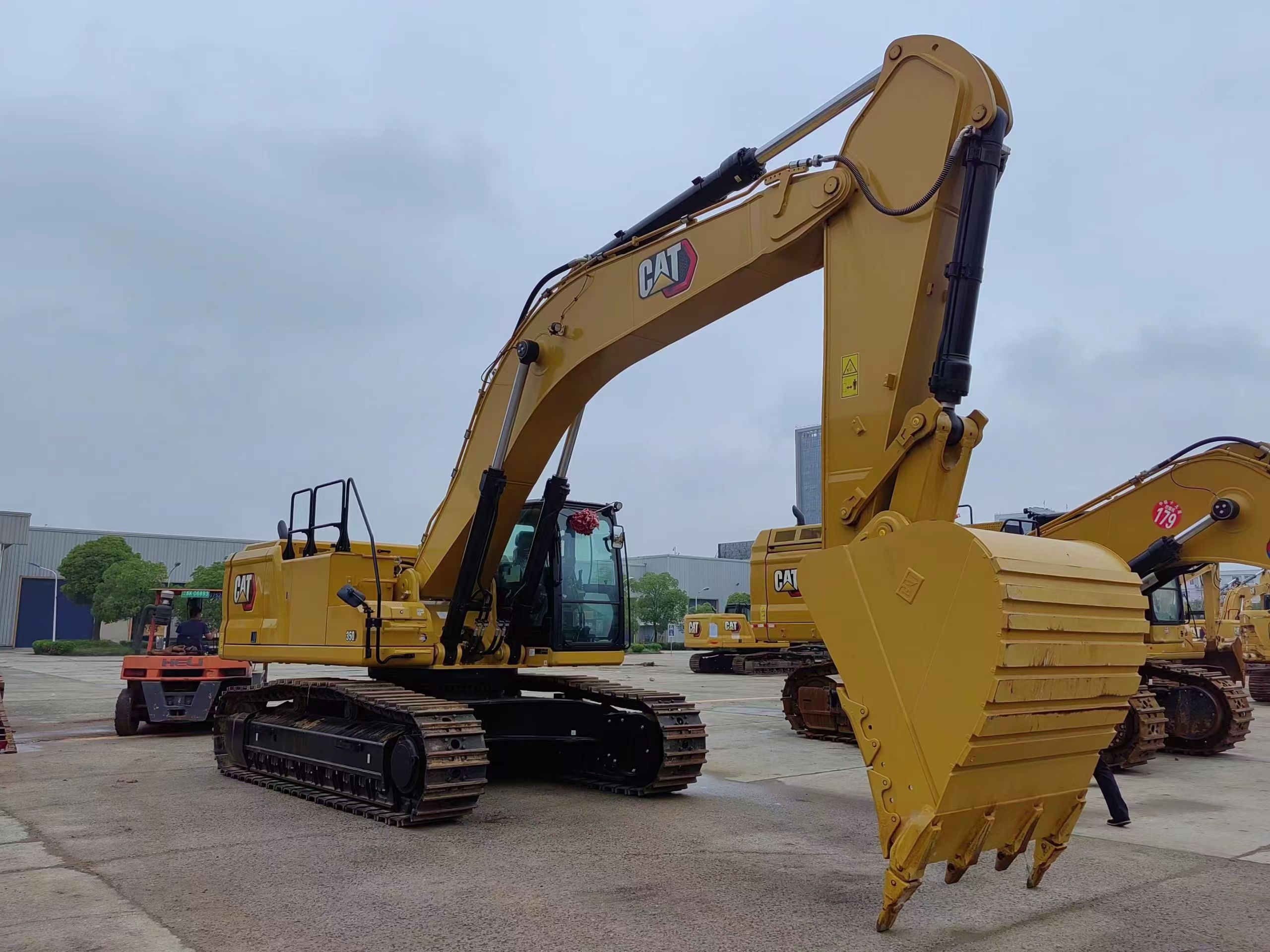 2025 5.5H Excavators CAT 350