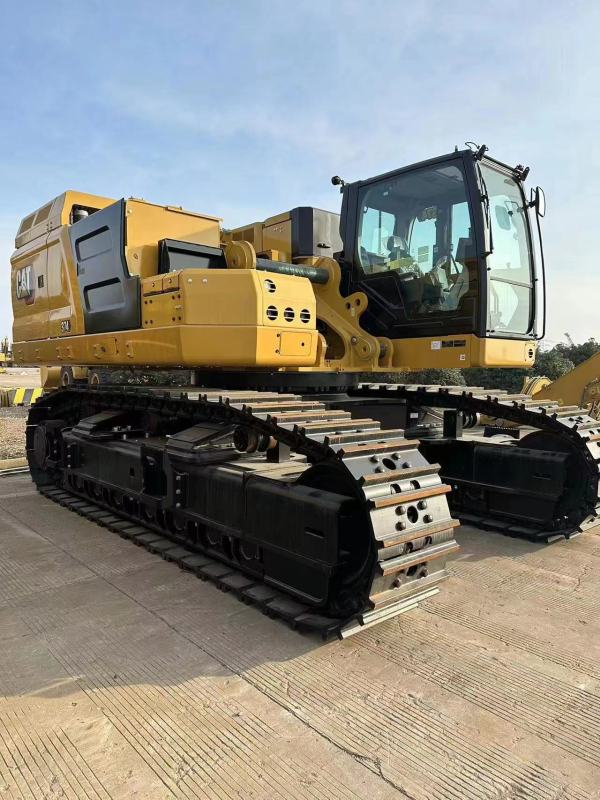 2025 Earthmoving Machinery CAT 374