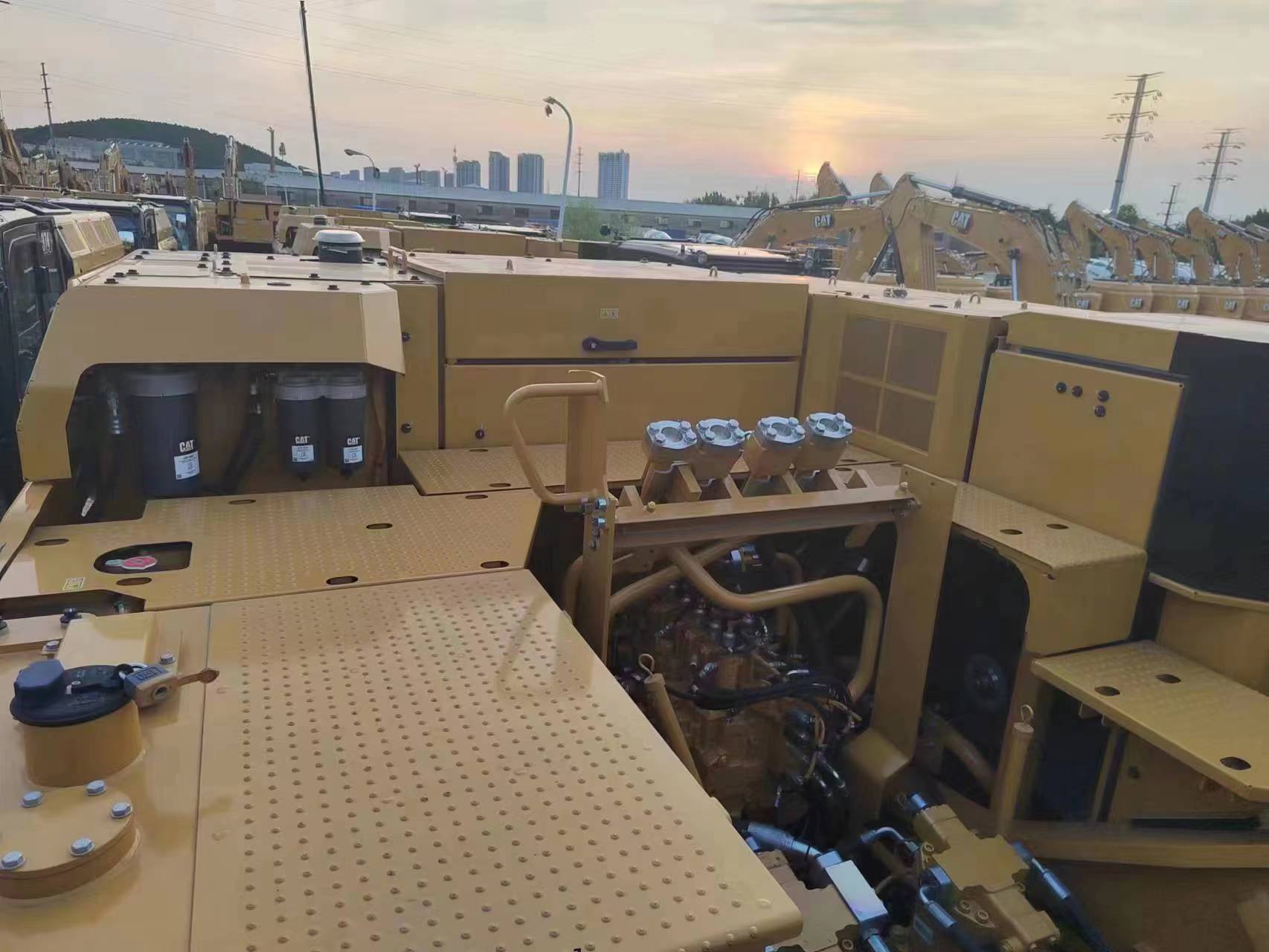 2025 Earthmoving Machinery CAT 374