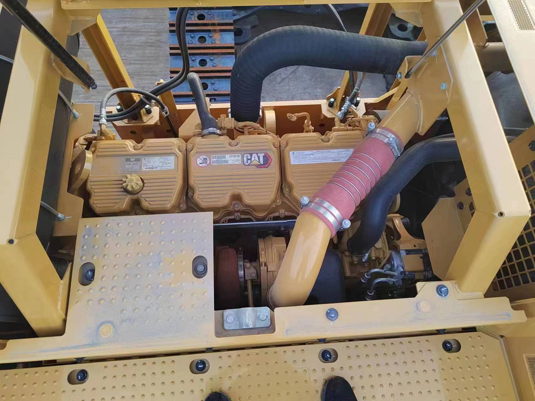 2025 Earthmoving Machinery CAT 374