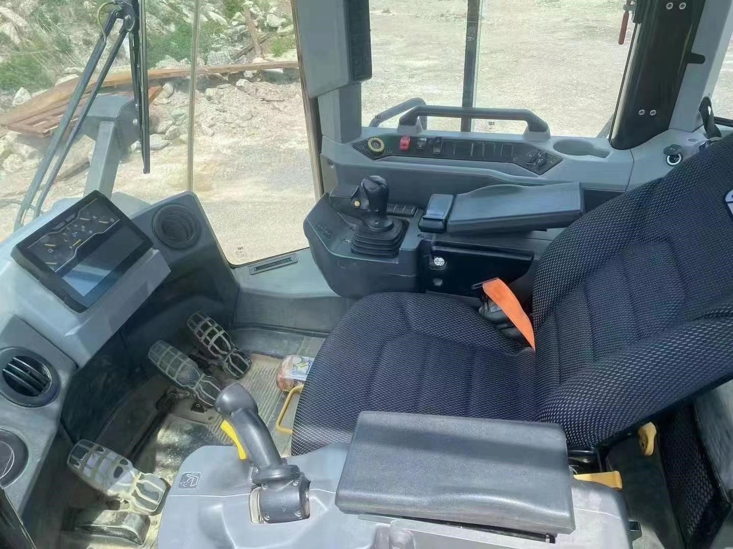 2022 5000H CAT loaders CAT 982