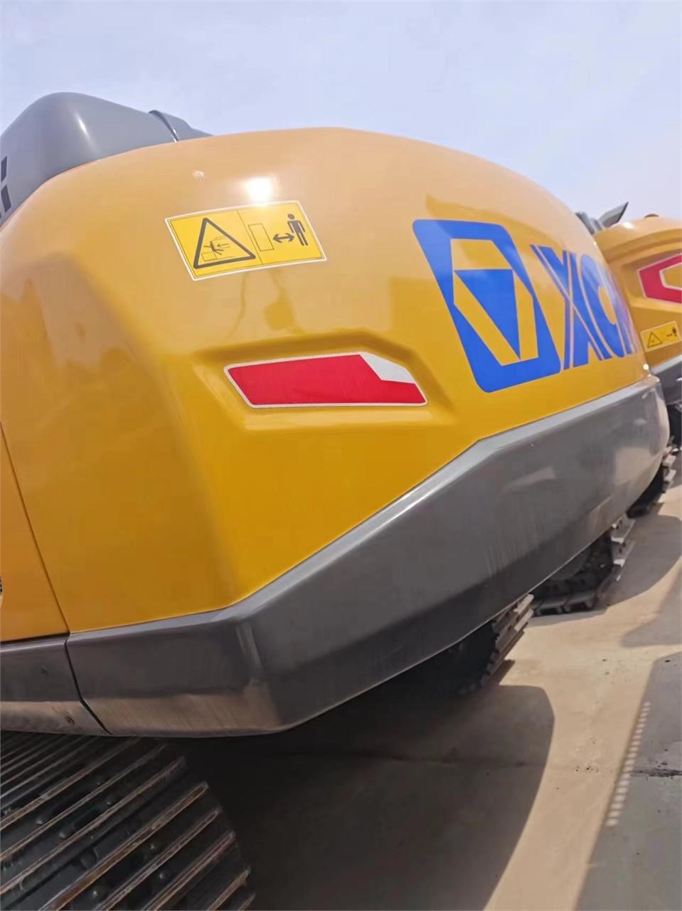 2025 Earthmoving Machinery XCMG XE370D