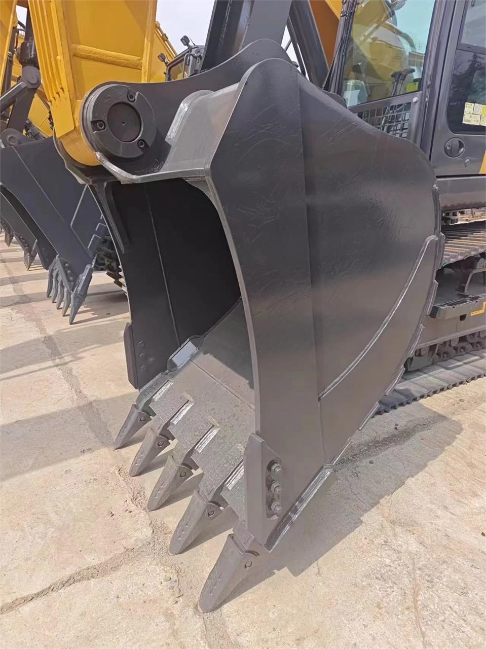 2025 Earthmoving Machinery XCMG XE370D