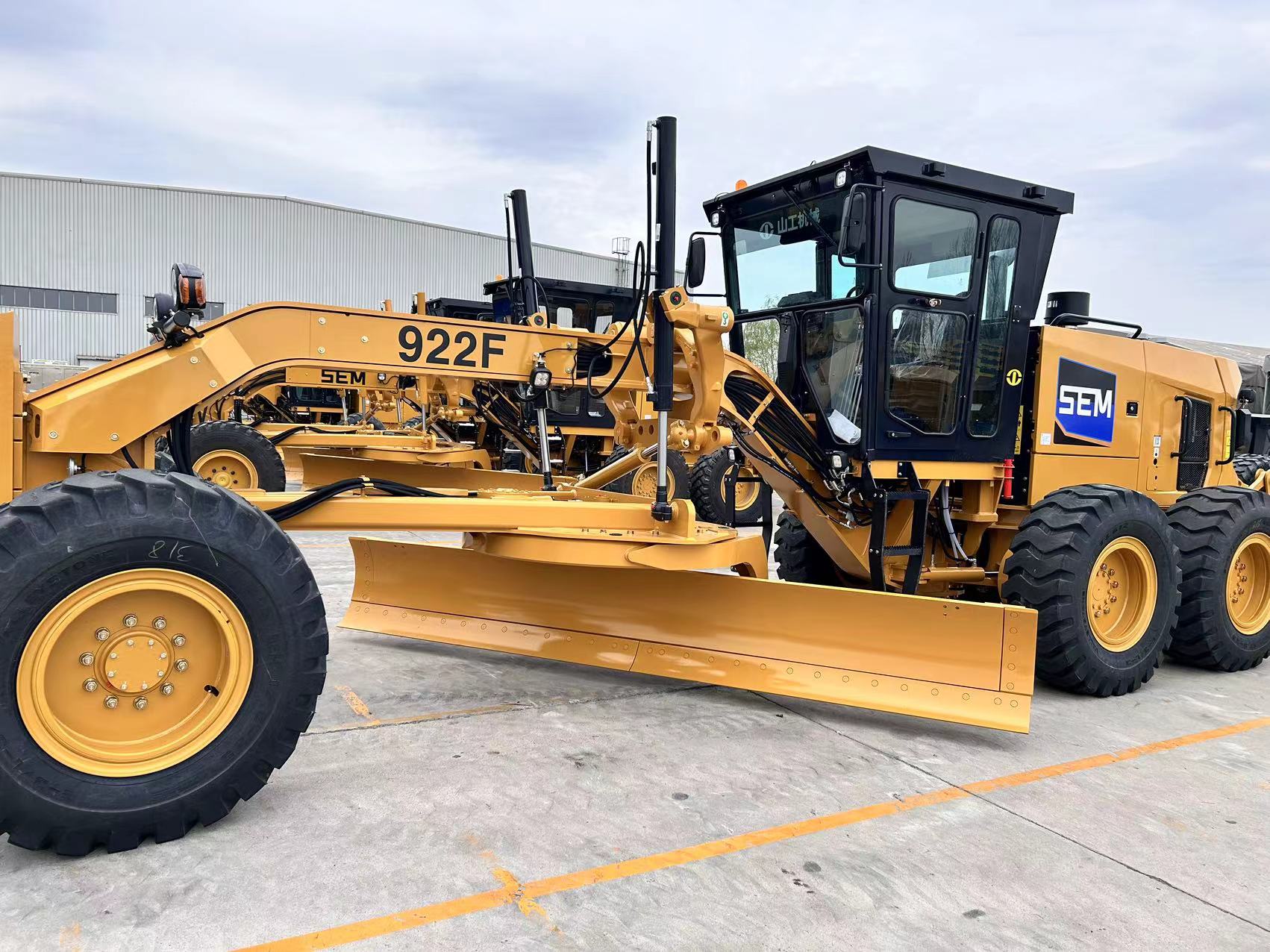 2025 Earthmoving Machinery SEM 922F