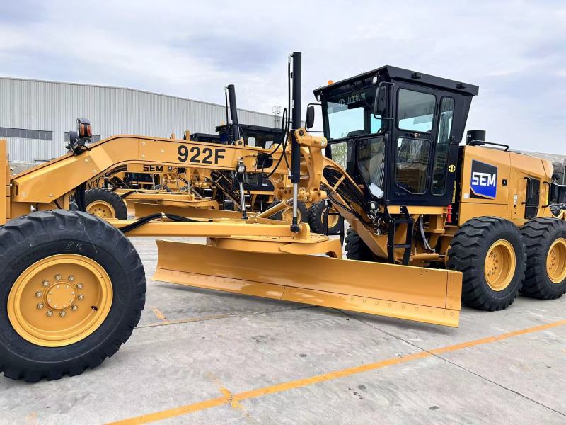 2025 Earthmoving Machinery SEM 922F