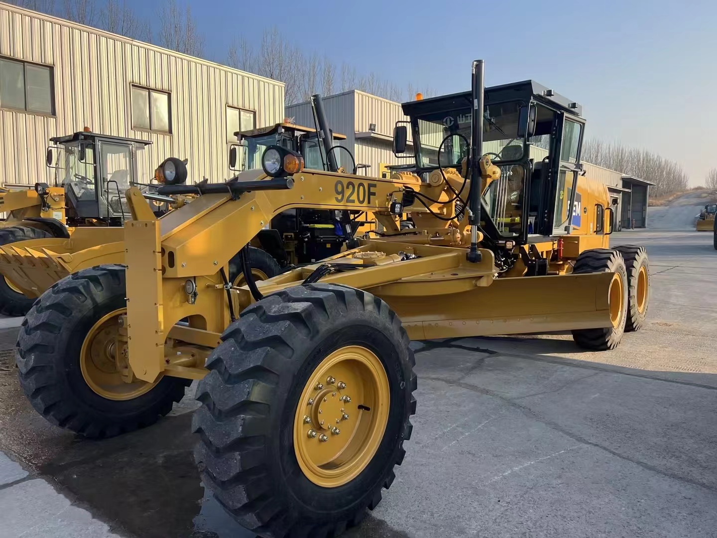 2025 Earthmoving Machinery SEM 922F