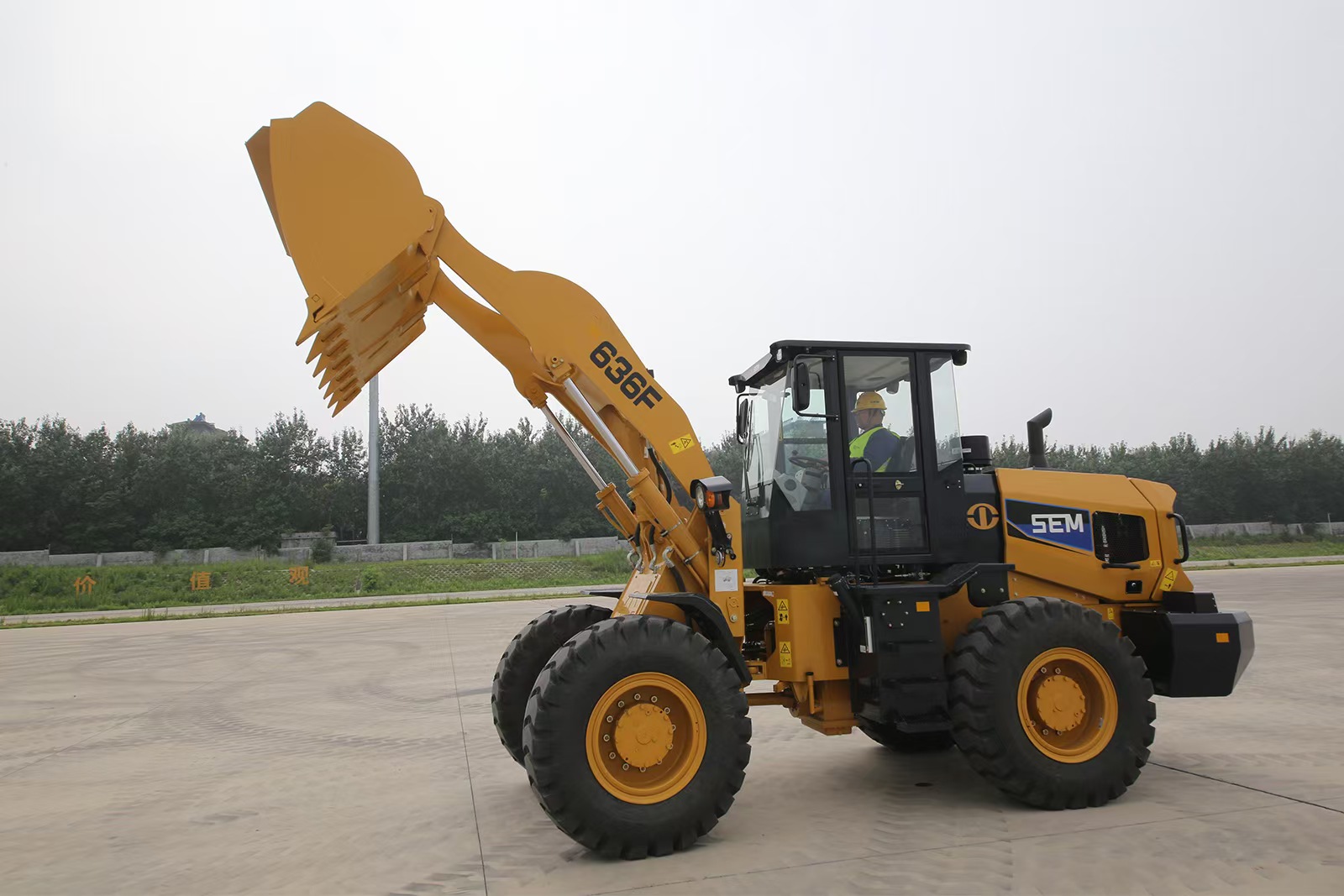 2025 Earthmoving Machinery SEM 636F