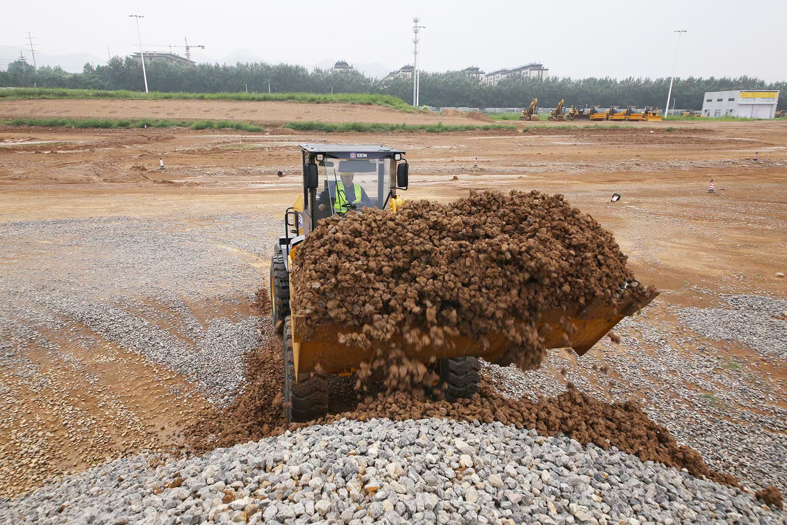 2025 Earthmoving Machinery SEM 636F