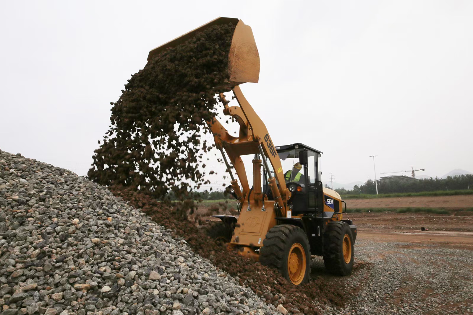 2025 Earthmoving Machinery SEM 636F