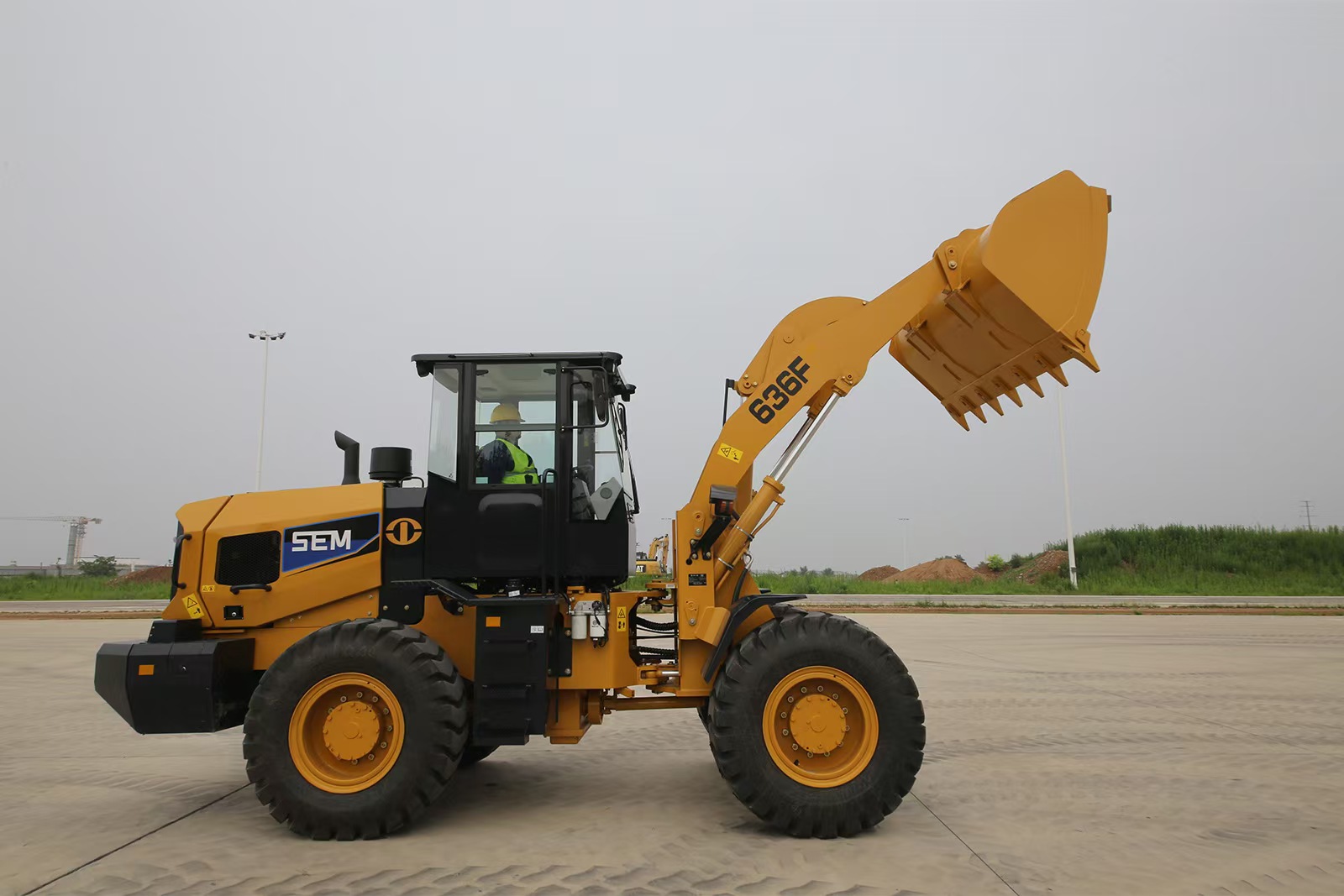 2025 Earthmoving Machinery SEM 636F