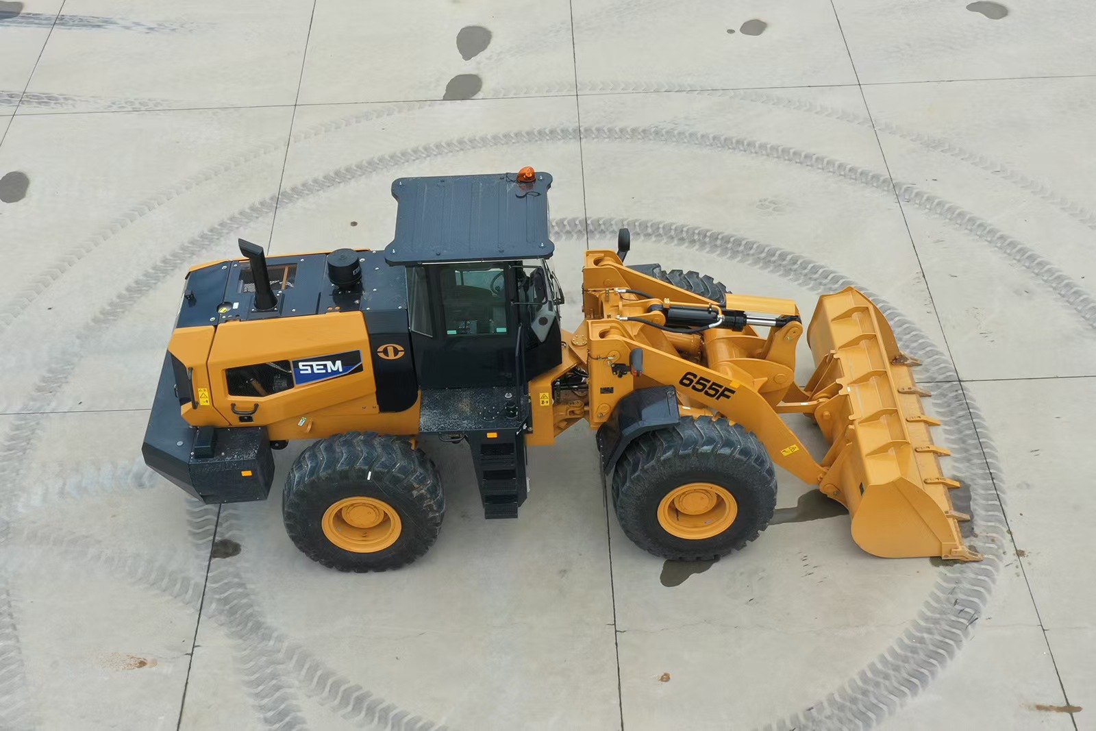 2025 Earthmoving Machinery SEM 655F