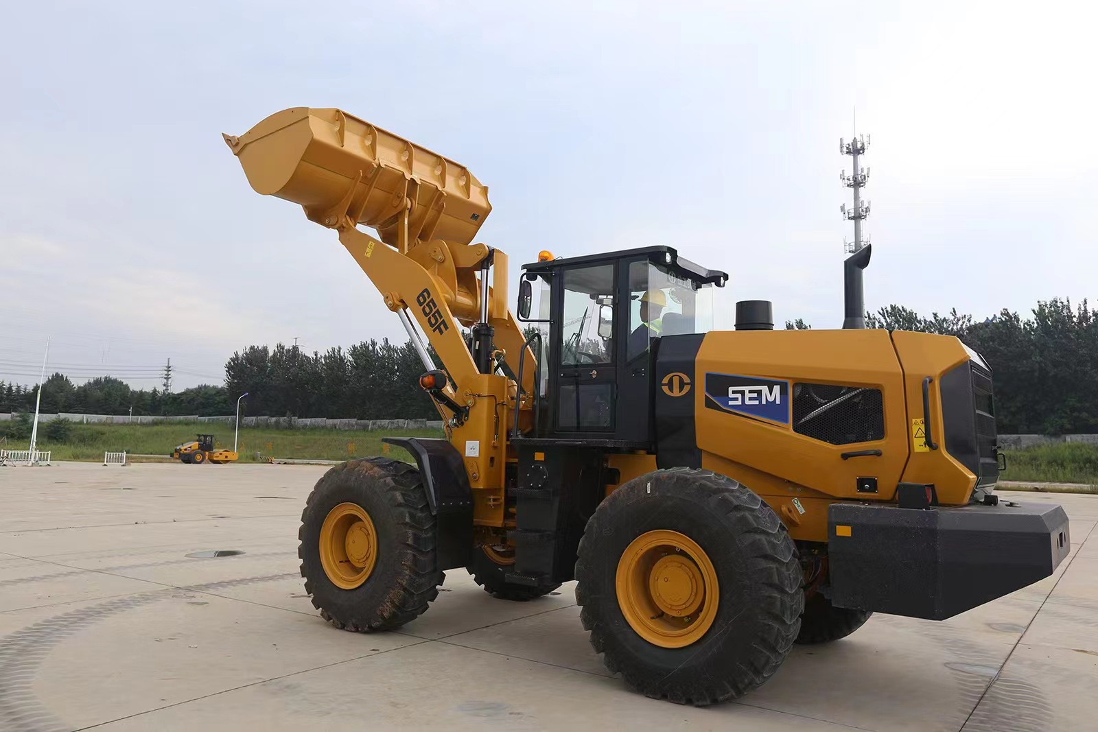 2025 Earthmoving Machinery SEM 655F