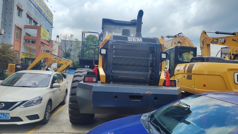 2025 Earthmoving Machinery SEM 665F