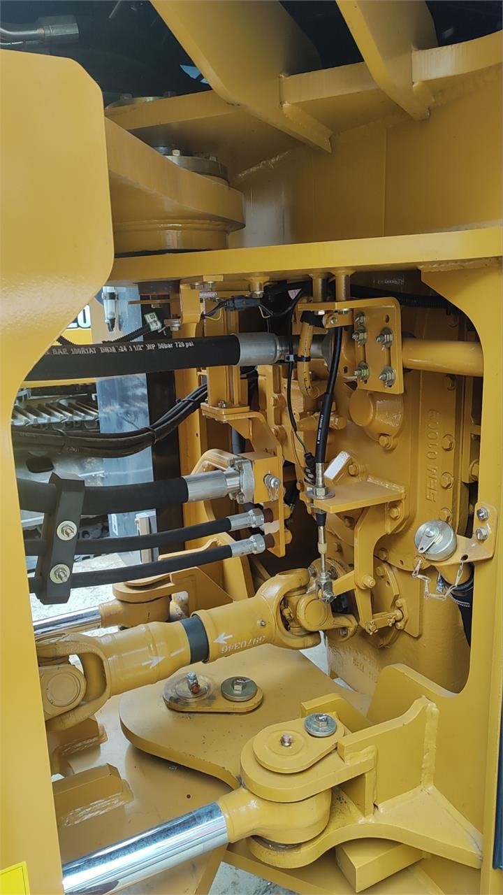 2025 Earthmoving Machinery SEM 665F