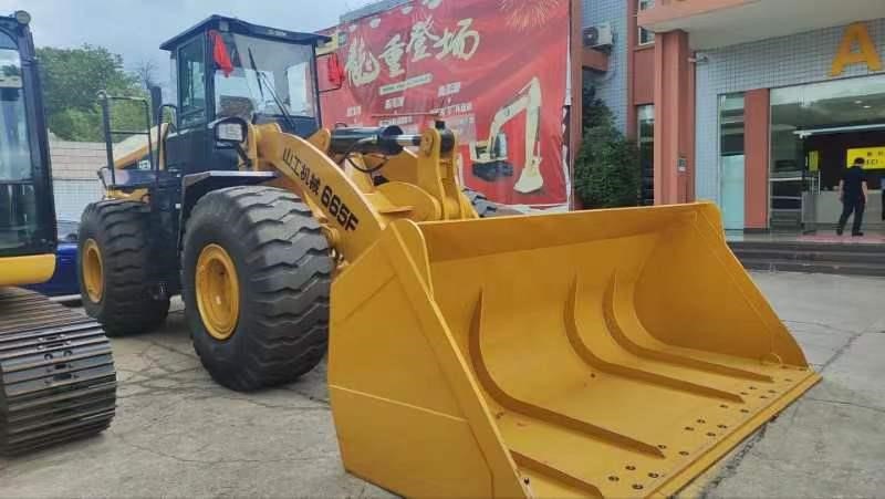 2025 Earthmoving Machinery SEM 665F