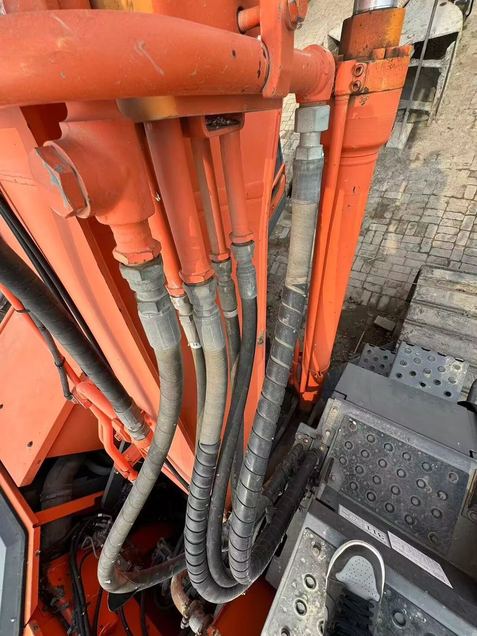 2008 1374H Excavators HITACHI 225