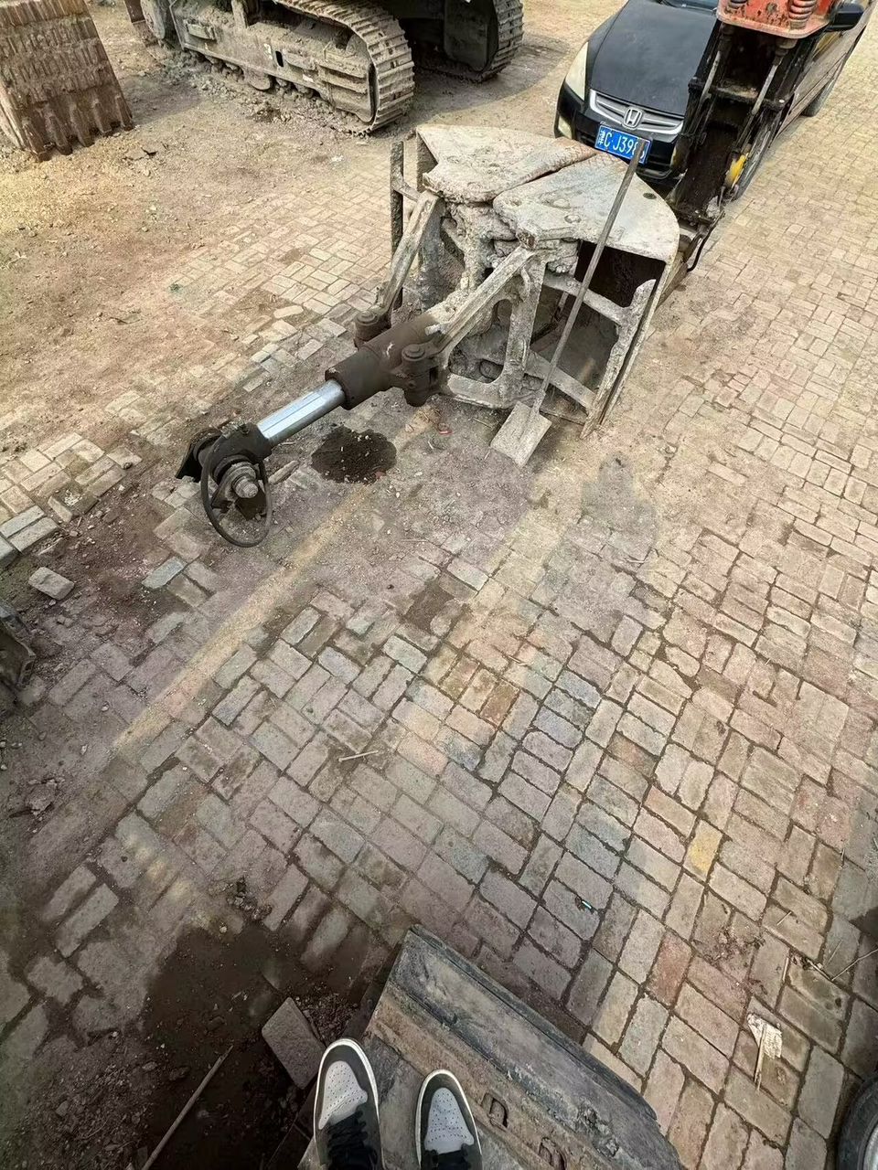 2008 1374H Excavators HITACHI 225