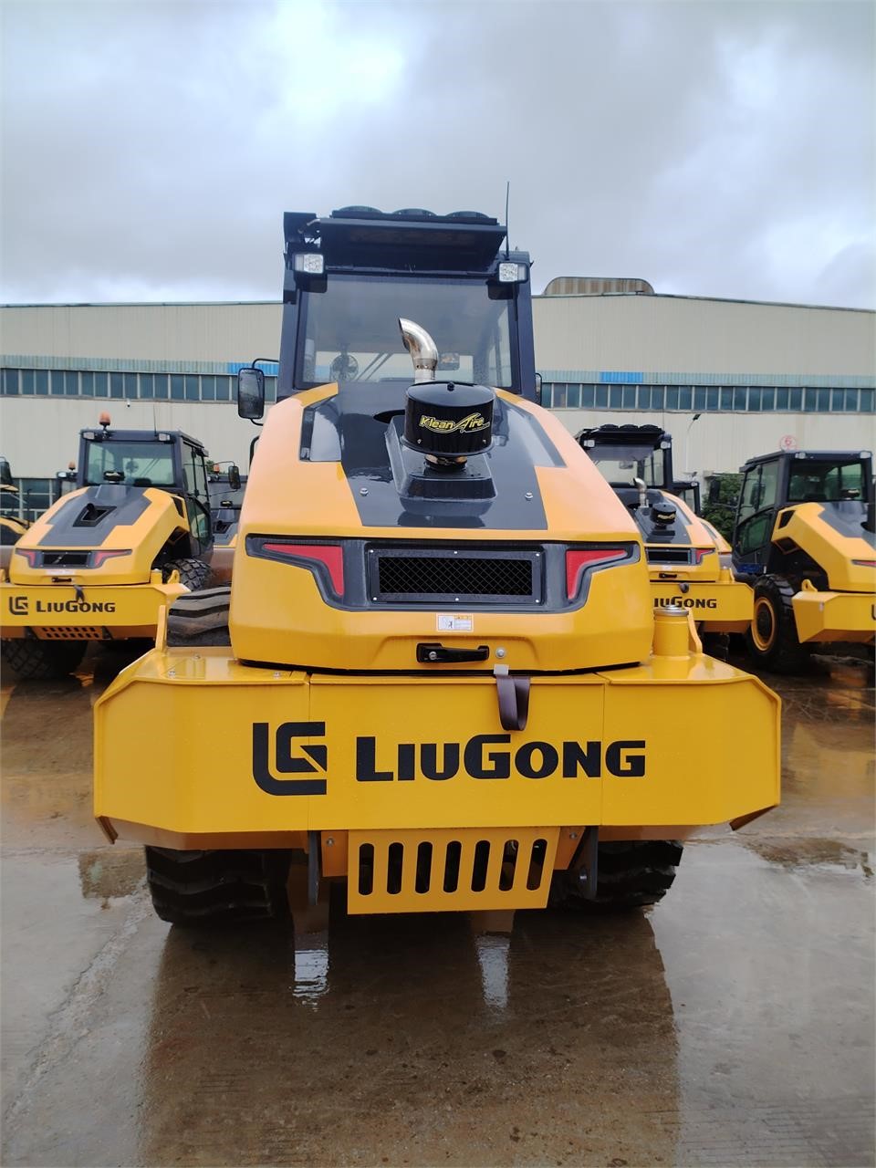 2025 Earthmoving Machinery 6114E