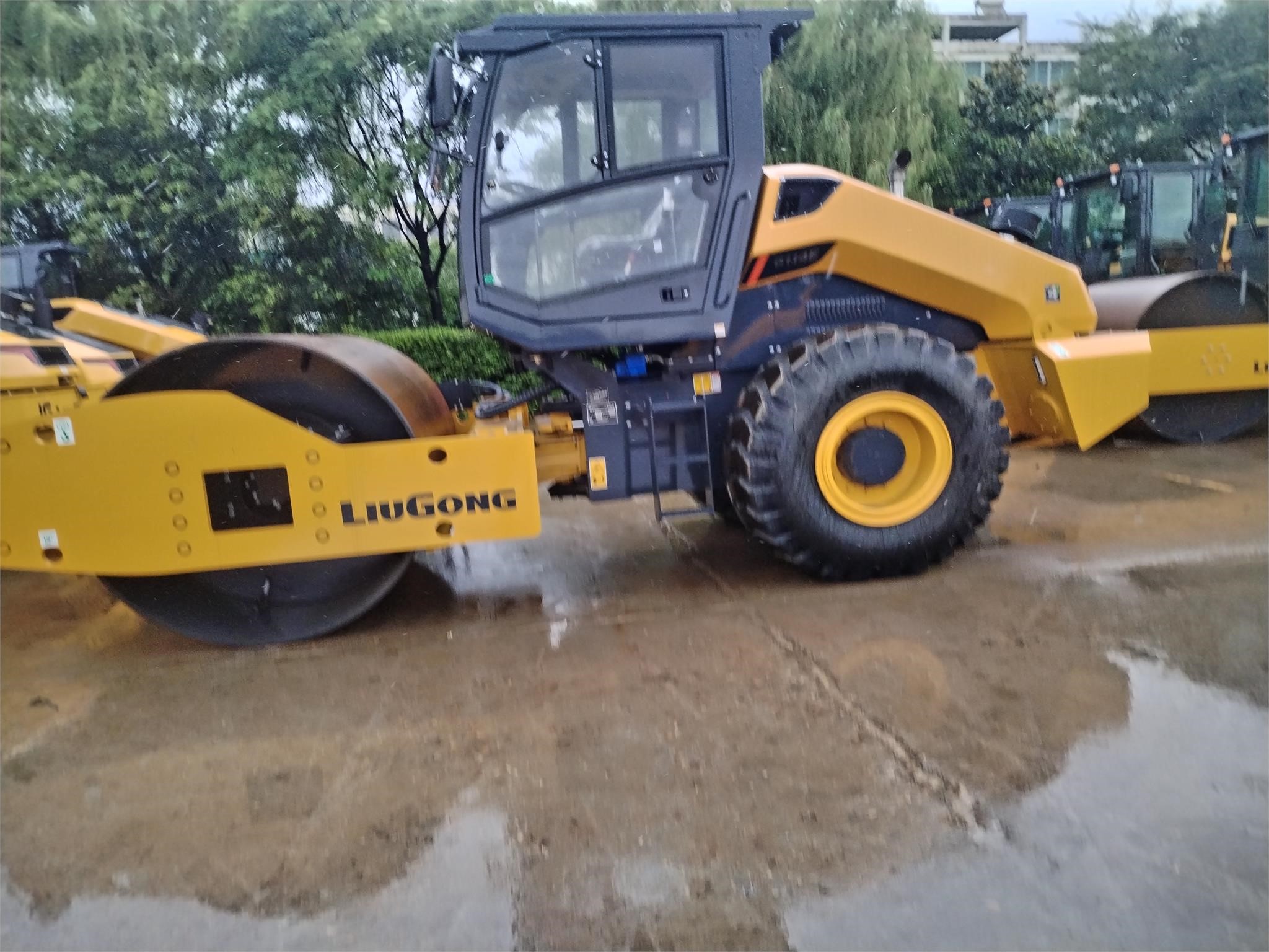 2025 Earthmoving Machinery 6114E