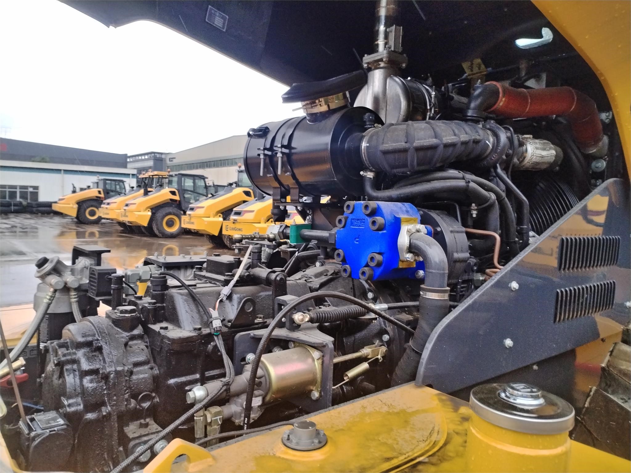 2025 Earthmoving Machinery 6114E