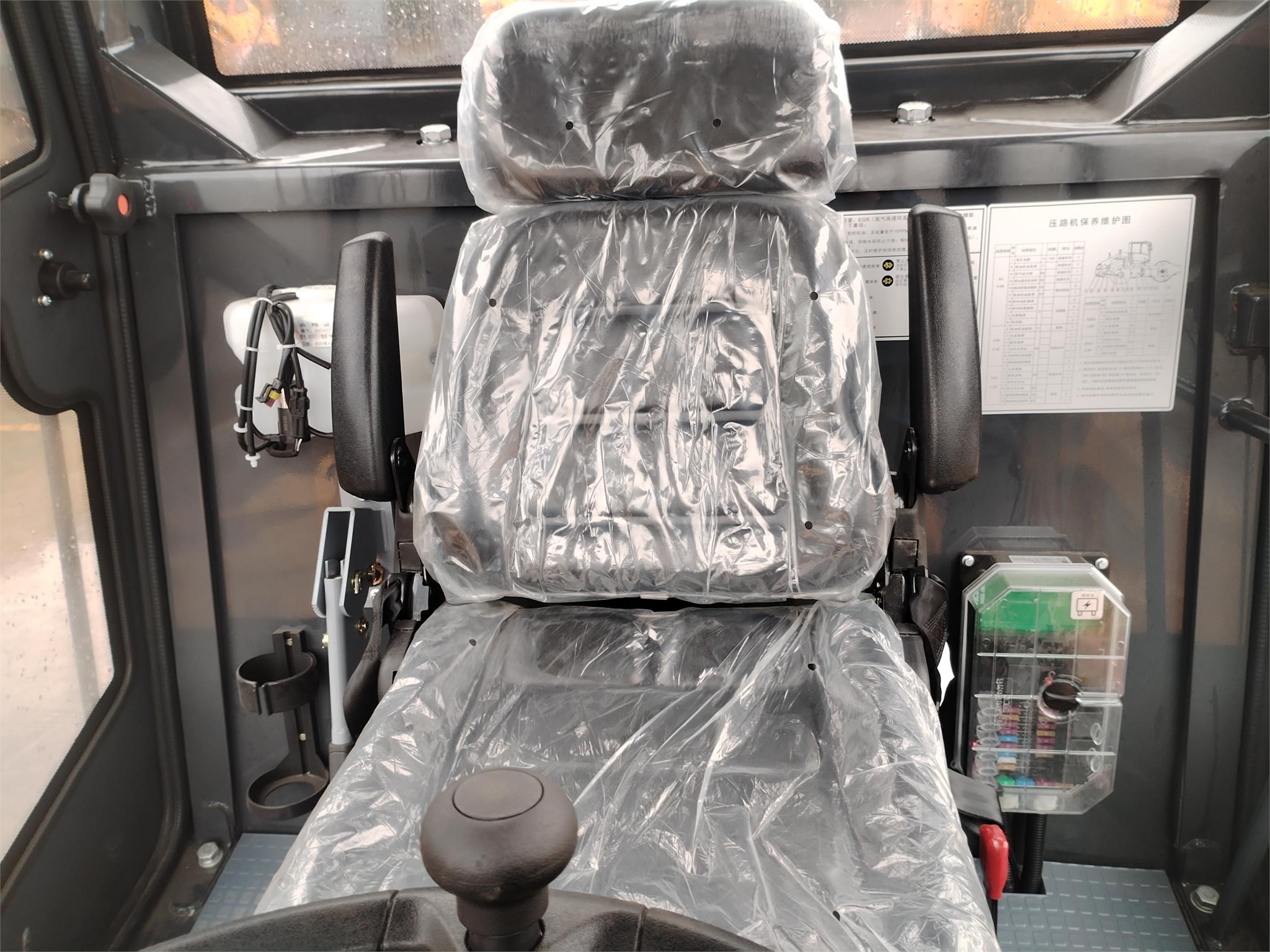 2025 Earthmoving Machinery 6114E